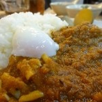 Kareooba - チキンカレー大盛り　温泉卵付き