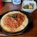 ダイニング＆カフェ グラスモンキー - 鉄板ナポリタン　800円