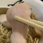 麺屋あごすけ - 低温調理された鶏むね肉チャーシュー。しっとり食感。