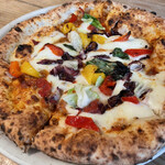 青いナポリ - 牛挽肉とローストパプリカのピッツァ ボロネーゼ