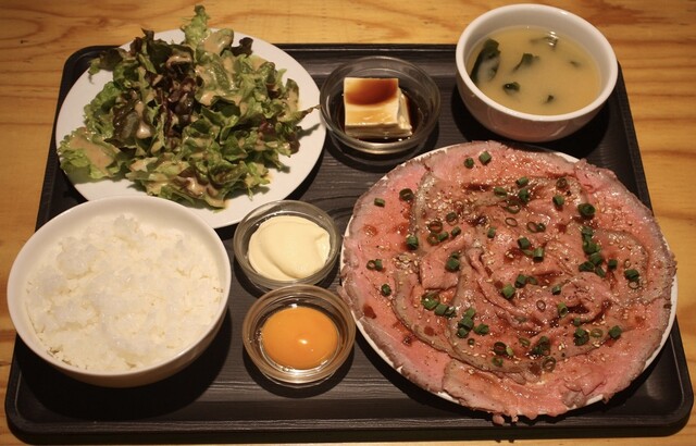 ランチメニュー ビストロ炭焼肉酒場 チキンレッグ 中野店 中野 バル バール 食べログ
