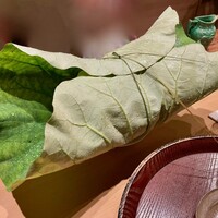 米増 - 蓮の葉に包まれたものは