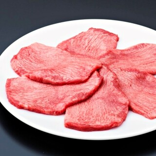 【肉屋直送だからこその仕入れ！】厚切りタン塩！
