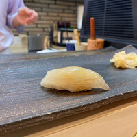 松寿司 - マコガレイ。またの名をアマテカレイ。旬は初夏～真夏で、他のカレイと比べても身も厚く、しっかりとした味わいです！