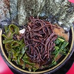 家系ラーメン王道 いしい - 豚骨醤油ラーメン並盛＋のり・きくらげ・茎わかめ増し