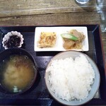 Teryouri Umino - ほっけ開きランチのご飯と味噌汁と付け合せ