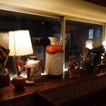 BOSSA BURGER - アンティークが彩る空間