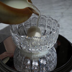 Yama  - 梨ソルベにソースをかけて