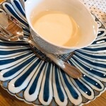 レストラン土手 - 冷製コーンスープ。
      さらさらのスープでミルクがよく効いてる感じ！