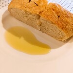 レストラン土手 - オリーブオイルと伴に。凄いズシっ！！モチっ！！のホカッチャでかなりお腹にたまります(笑)