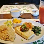 魚沼茶房 - 「有機もめん豆腐ｽﾃｰｷと玄米ご飯ﾌﾟﾚｰﾄ&ﾄﾏﾄｼﾞｭｰｽ」\1250です(11/11UP)