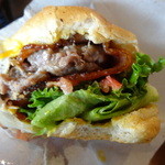 パントリー コヨーテ - あとは人目を気にせず大胆にかぶりつく