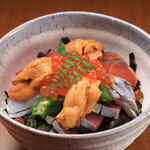 たけはた - 特選海鮮丼￥1650　　　　うにを乗せてプチ贅沢に　　　　　