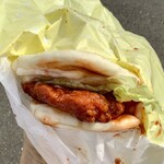 ロッテリア - 料理写真:甘辛ヤンニョムチキン ナンサンド 419円(+税)