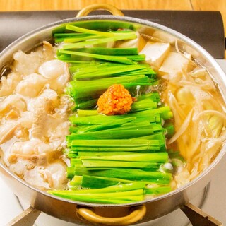 We also have Hakata specialty [Motsu-nabe (Offal hotpot)]...