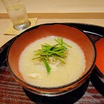 日本料理 研野 - お椀は鯨の白味噌仕立て、焼きナス、芋茎、山椒の薬味