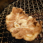 焼肉 山水 - 24年11月　テール塩焼き　焼いてますぅ～