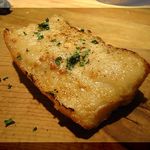 チャコールグリル グリーン 馬車道 - ガーリック＆チーズブレッド　￥380　