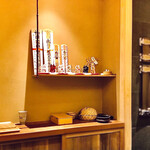 鮨 龍次郎 - お札の願主名…歌舞伎役者のようなお名前です。バカラの招き猫が７体？匹？それとも柱？受けての思いでよう違います。