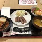 Rikyuu - ミニ丼セット ランチタイムにはお勧め　今回は仙台丼　牛タンは安定の味