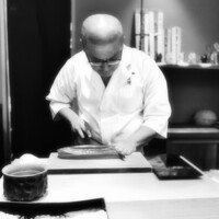 鮨 龍次郎 - こう言う方なんだろうなあと思う一枚です。これ鰹ですよね。食べたかなあ？