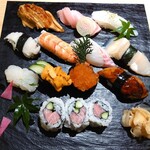 Sushi Hayata - 特上にぎり1半。眩しい高級品です✨こんもり盛られた うにやいくら✨アワビの握り✨大トロの裏巻き✨シャリだけだと思ったほど透明感のある白海老✨ほんのり温かい穴子と鰻の豪華な競演✨