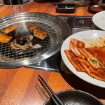 A5黒毛和牛 焼肉食べ放題 肉々苑 - 