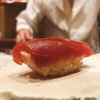 鮨 龍次郎 - マグロの赤身漬け