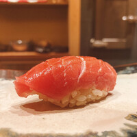 鮨 龍次郎 - マグロの中トロ（背トロ）