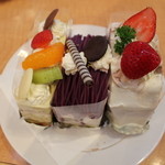 Okashi Koubou Antore - ショコラストロベリーロール（右）、紫芋モンブラン（中央）、ベルナーレ（左）