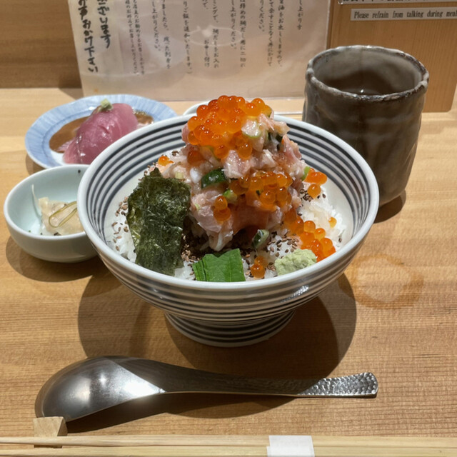 Nihonbashi Kaisen-don Tsujihan Nihonbashihonten photo 3