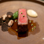 レストラン オオツ - 2021.9 岩手産A5黒毛和牛ロース ピペラードを詰めた甘長唐辛子 根セロリのピュレ 豪州産黒トリュフ 千葉産落花生「おおまさり」