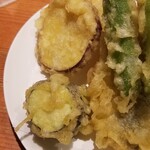 麺屋 六感堂 - 天ぷらがのった青いラーメン