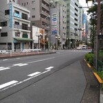 一〇そば - まだ静かな街