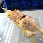 ニューデイズプラスクスリ - ツマミの焼き鳥