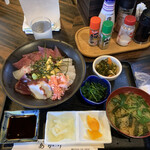 お食事処 あかり - 海鮮丼　¥1000(税込)