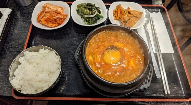 豆もやしクッパ専門店 ともこ 西武新宿 韓国料理 食べログ