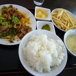 Fukuto - 2012年3月。「福都」さんでお腹いっっぱいのランチ!!!　ご飯お代わりした時の写真（爆）回鍋肉そんに減っていないのにご飯が進み過ぎて・・・