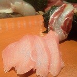 鮨大政 - 刺身は少しずつ積まれていきます