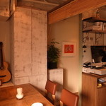 蕎麦粉食堂 Buckwheat - さり気なくギターの飾りが