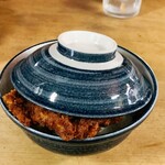 安田屋 - かつ丼　1枚入り　税込880円