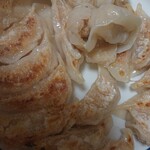 目黒 ぎょうざ 宝舞 - 焼いた餃子