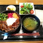 鉄板ラウンジ 旬 - 道産牛カットステーキ丼セット