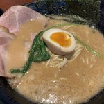 神戸らーめん屯豚 - 豚骨ラーメン858円税込