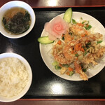 Pinchin Shuka - 大エビの塩胡椒炒め　５５０円　ライス、スープ付き　＋２２０円