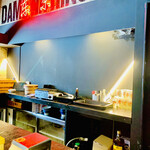 Dame Na Rinjin - ◎店内はカウンター席が9席で、カフェバーみたいなスタイリッシュな空間である。