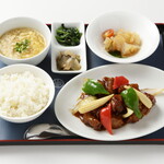 紅蘭亭 - 【酢排骨定食】厳選した豚肉を伝統の甘酢ダレで。1,170円