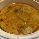さいとう食堂 - 【海老のレッドカレー】辛くてクリーミー！香草が入っていて具沢山。また食べたい。
