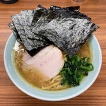 家系ラーメン 近藤家 本店 - 海苔をどかすとこんな感じ。