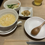 ロンフーダイニング - 麻婆豆腐定食の スープ・サラダ・冷菜